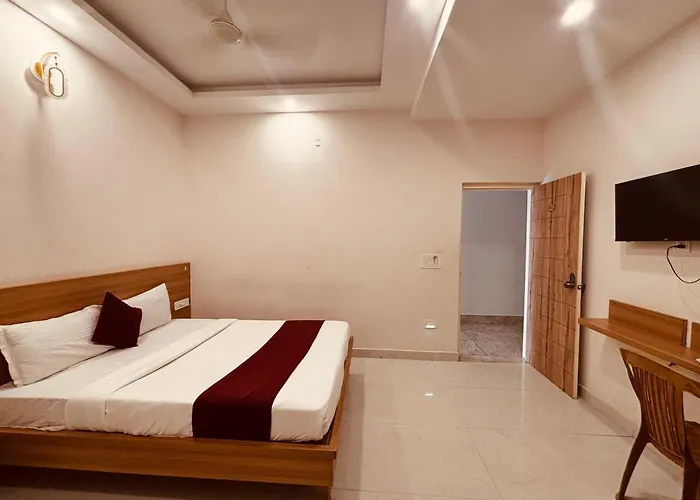 Seema Palace Inn 1 Km From Railwaystaion